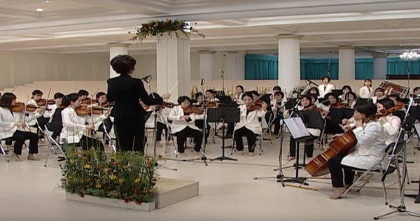 [오케스트라] 추수감사절에 오페라의 거장 베르디의 나부코 서곡을 연주하는 관현악단입니다.