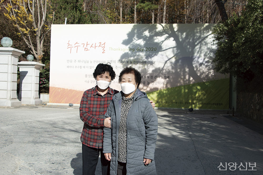 “하나님의 놀라우신 권능 잊을 수가 없지요”