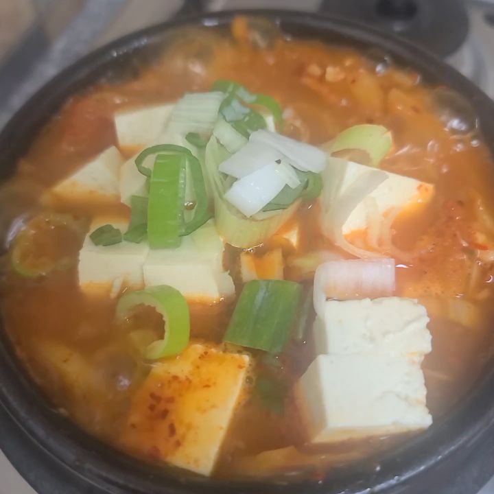 비오니깐 #ASMR #보글보글
#한뚝배기하실래예
#참치김치찌개 #냠냠
#맛저
#생명물두부 #신앙촌