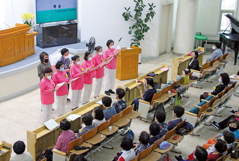 힘차게 전도하는 부산지역 새교인들