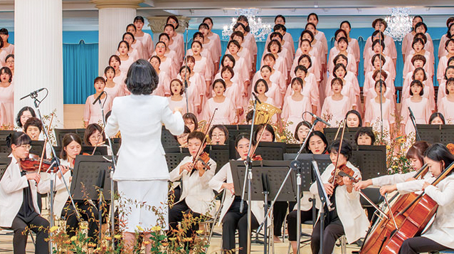 “큰 축복 주시는 만유주 하나님을 늘 찬양하리라”