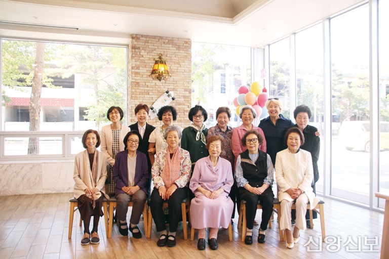 한자리에 모인 미주 교인들